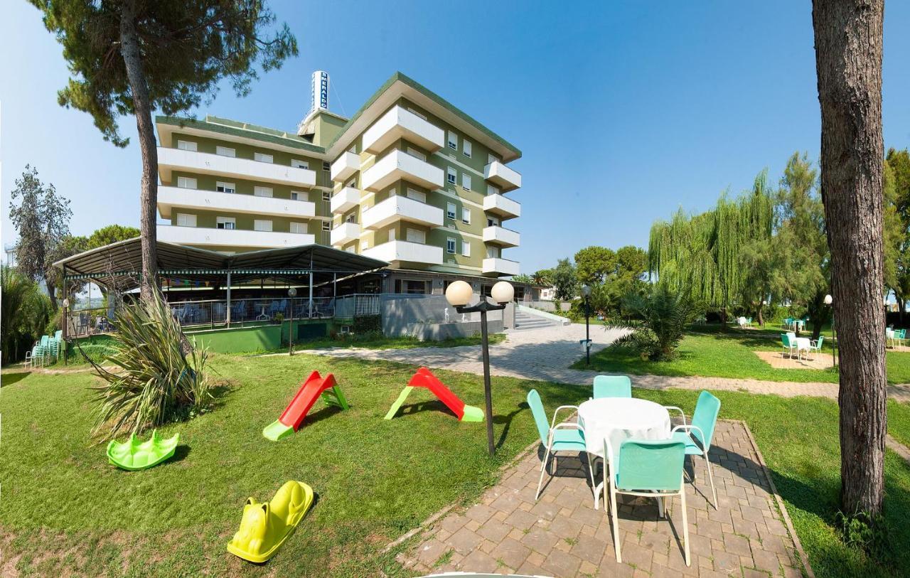 Hotel Smeraldo Giulianova Kültér fotó