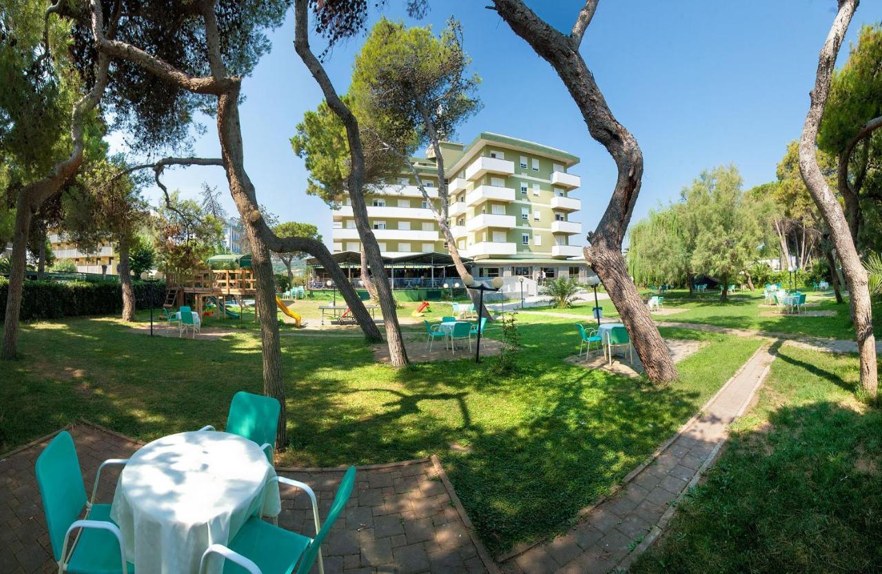 Hotel Smeraldo Giulianova Kültér fotó