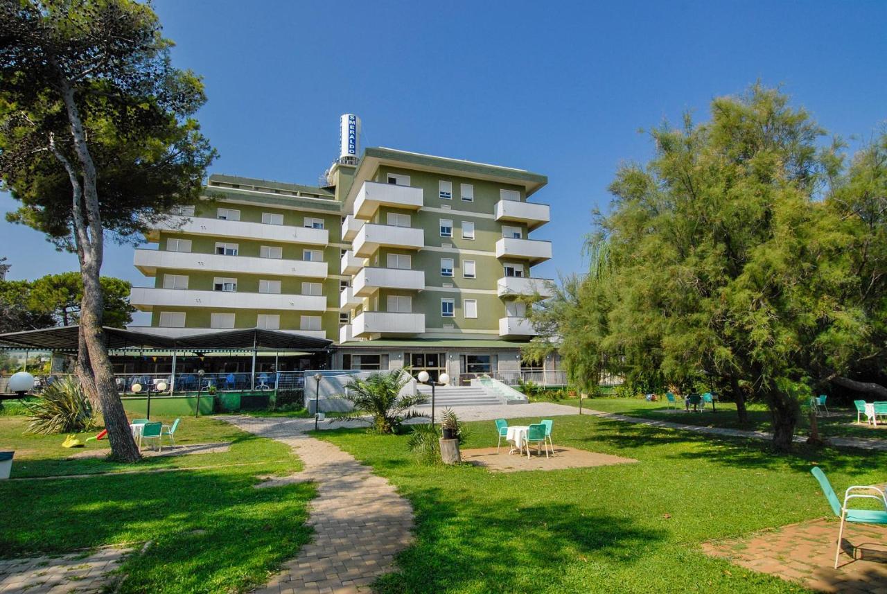 Hotel Smeraldo Giulianova Kültér fotó