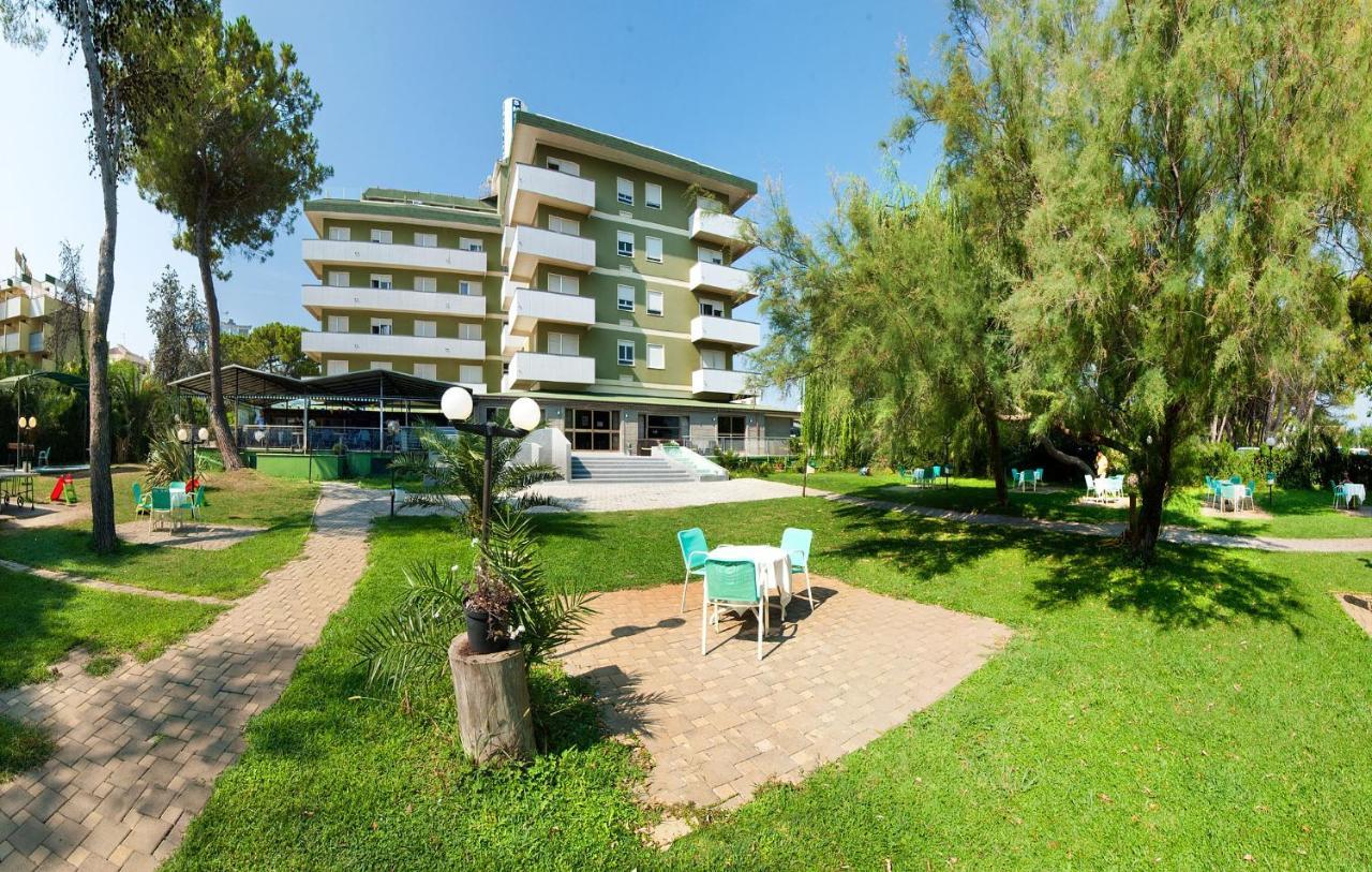 Hotel Smeraldo Giulianova Kültér fotó