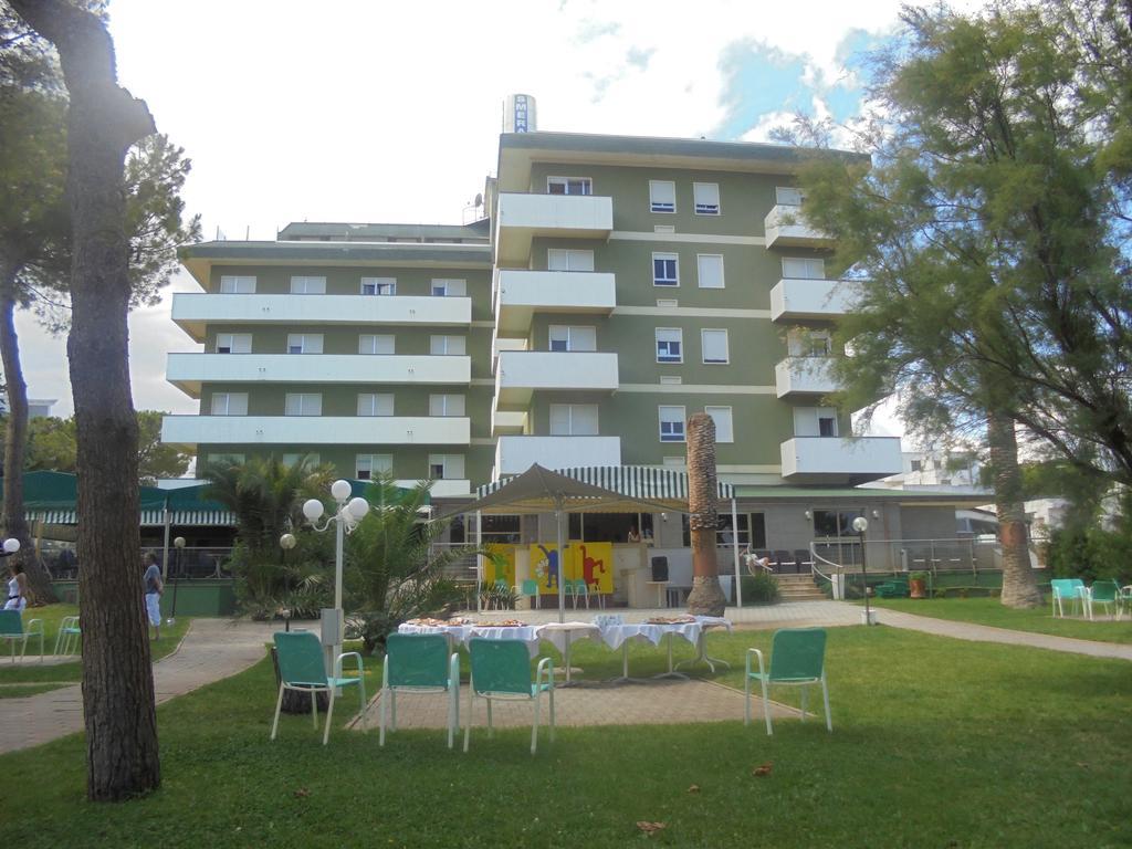 Hotel Smeraldo Giulianova Kültér fotó