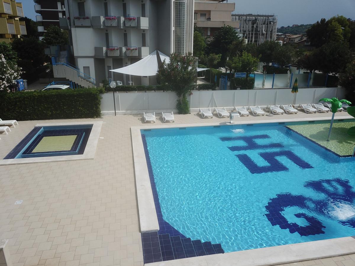Hotel Smeraldo Giulianova Kültér fotó